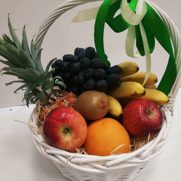 Корзина с фруктами, артикул F1235173 - 5191 рублей, доставка по городу. Flawery - доставка цветов