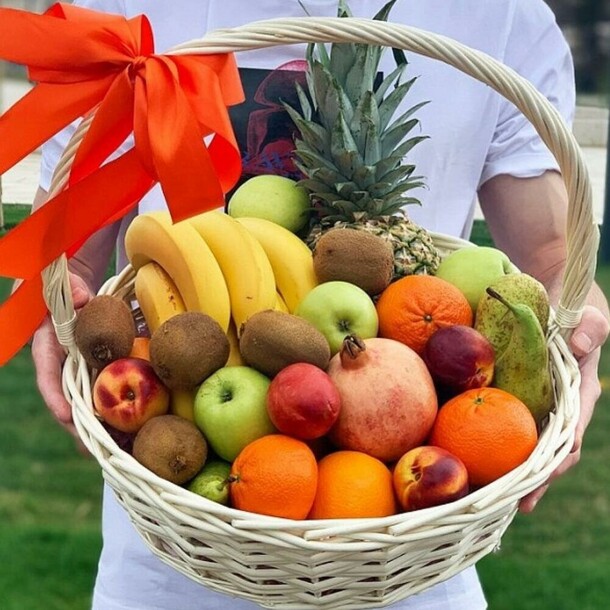 Корзина с фруктами, артикул F1235177 - 9983 рублей, доставка по городу. Flawery - доставка цветов