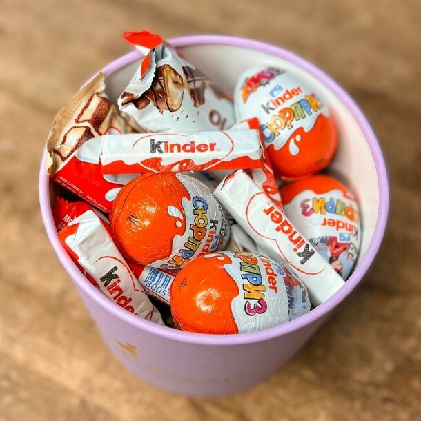 Коробка "kinder 1", артикул F1235429 - 5000 рублей, доставка по городу. Flawery - доставка цветов