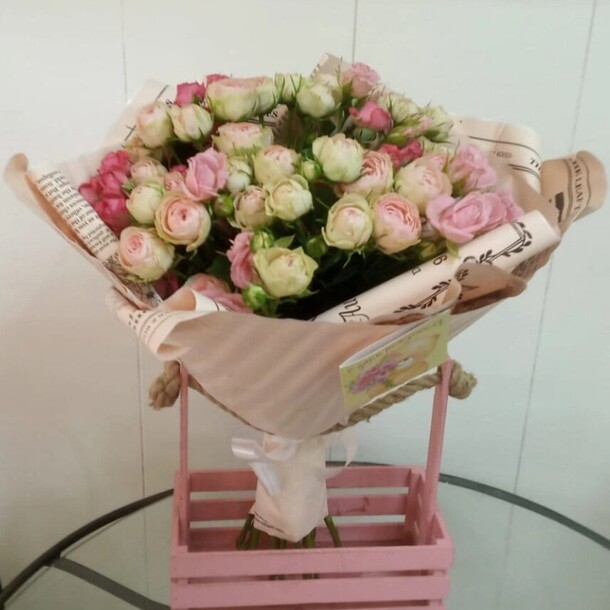 Кустовая роза, артикул F1238328 - 13636 рублей, доставка по городу. Flawery - доставка цветов