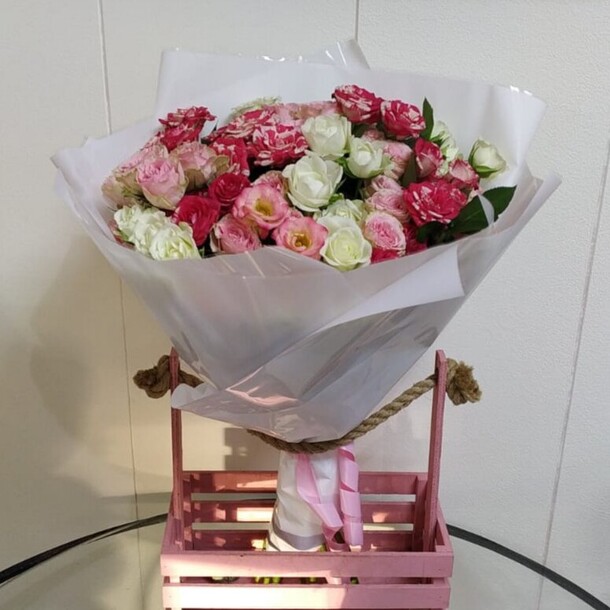 Кустовые розы, артикул F1238717 - 13636 рублей, доставка по городу. Flawery - доставка цветов