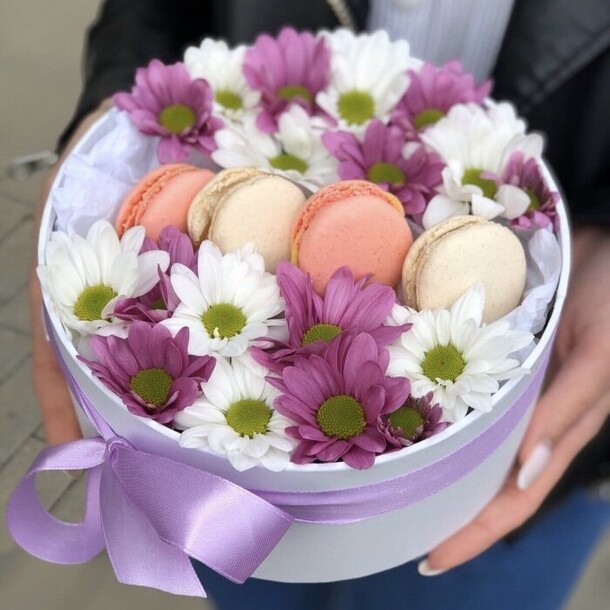 Композиция в шляпной коробке звезда, артикул F1240006 - 4659 рублей, доставка по городу. Flawery - доставка цветов