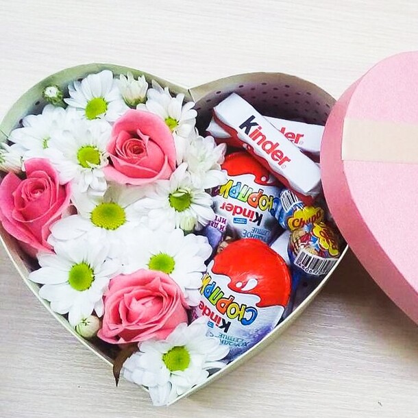 Композиция с киндерами "нежность", артикул F1240013 - 4392 рублей, доставка по городу. Flawery - доставка цветов