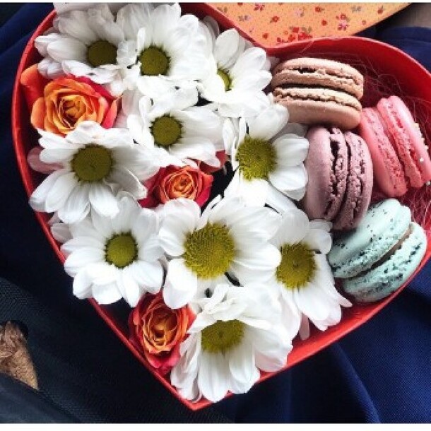 Композиция с макарунами "чудо", артикул F1240015 - 4659 рублей, доставка по городу. Flawery - доставка цветов