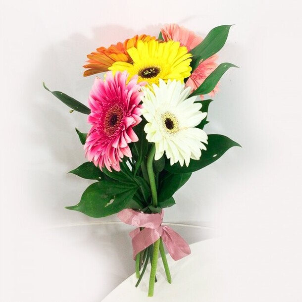 Букет яркость, артикул F1240025 - 2529 рублей, доставка по городу. Flawery - доставка цветов