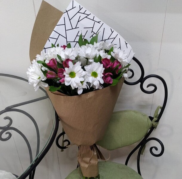 Букет альстромерия с хризантемами, артикул F1249888 - 2928 рублей, доставка по городу. Flawery - доставка цветов