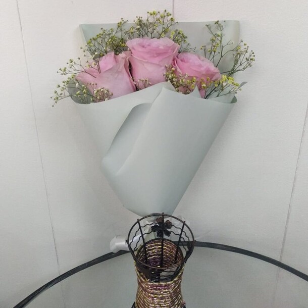 Розы с гипсофилой, артикул F1250259 - 2396 рублей, доставка по городу. Flawery - доставка цветов