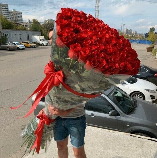 Букет из 101 метровой розы, артикул F1253587 - 78408 рублей, доставка по городу. Flawery - доставка цветов