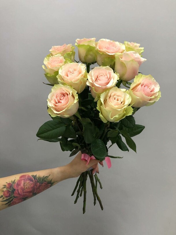 Букет из роз, артикул F1253607 - 5909 рублей, доставка по городу. Flawery - доставка цветов