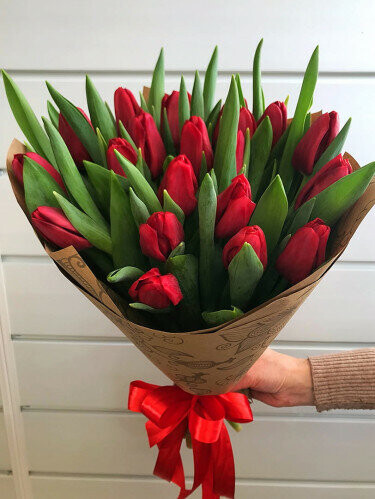 Букет из тюльпанов, артикул F1257386 - 7818 рублей, доставка по городу. Flawery - доставка цветов