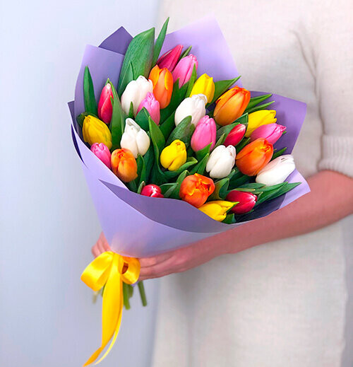 Букет из тюльпанов микс, артикул F1257395 - 7818 рублей, доставка по городу. Flawery - доставка цветов