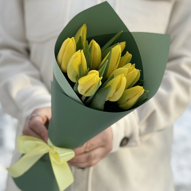 Букет из жёлтых тюльпанов, артикул F1257404 - 3934 рублей, доставка по городу. Flawery - доставка цветов