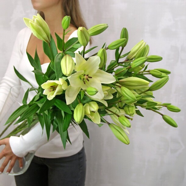 Букет из лилий, артикул F1265609 - 9910 рублей, доставка по городу. Flawery - доставка цветов