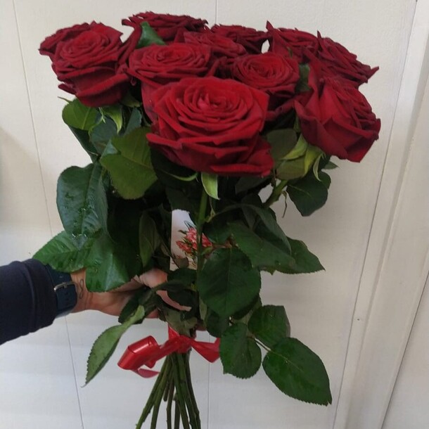 Букет из красных роз, артикул F1284246 - 5909 рублей, доставка по городу. Flawery - доставка цветов