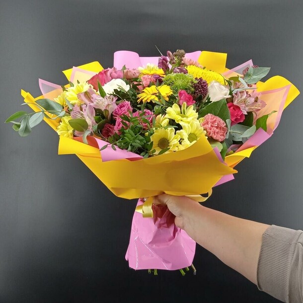 Букет из розы, альстромерии, гербер, артикул F1291091 - 8954 рублей, доставка по городу. Flawery - доставка цветов