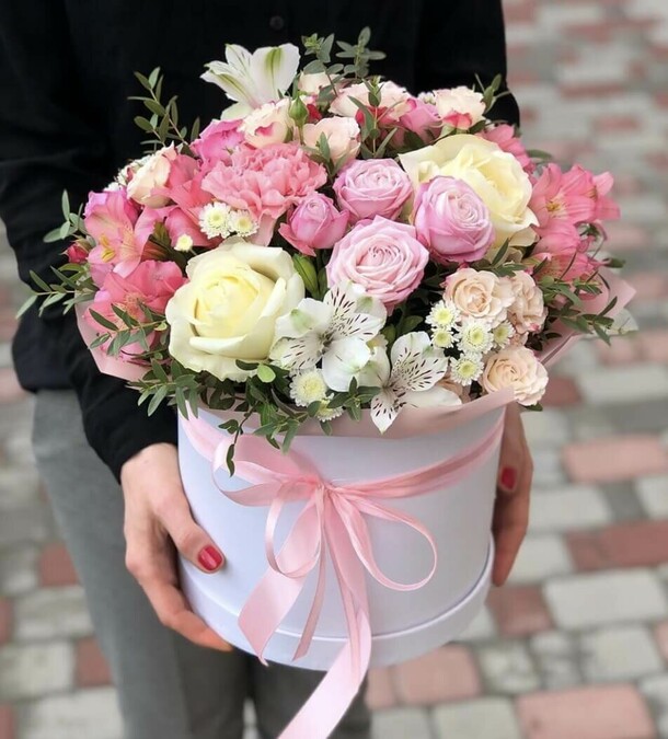 Нежный микс в коробке, артикул F1291097 - 10261 рублей, доставка по городу. Flawery - доставка цветов