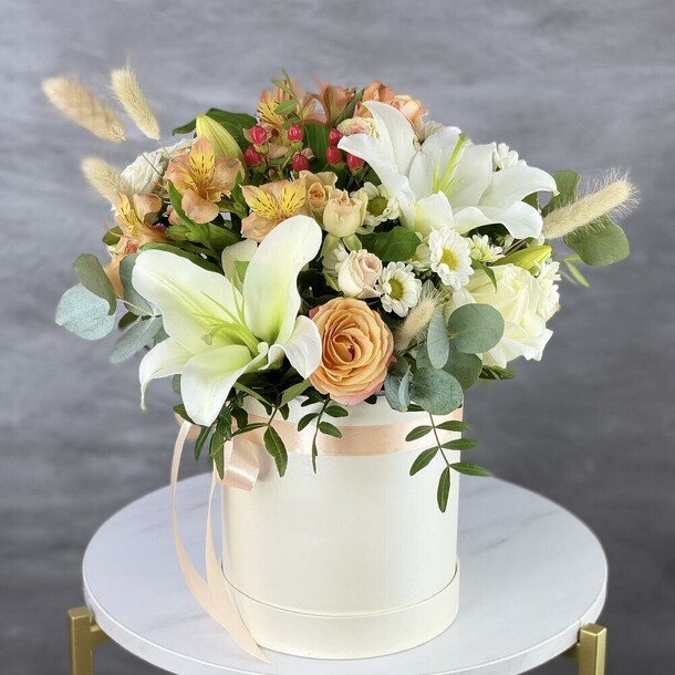 Коробка "нежность", артикул F1291100 - 10007 рублей, доставка по городу. Flawery - доставка цветов