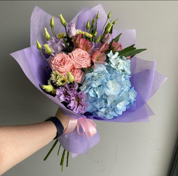 Нежный букет из гортензии с эустомами, артикул F1292098 - 4054 рублей, доставка по городу. Flawery - доставка цветов