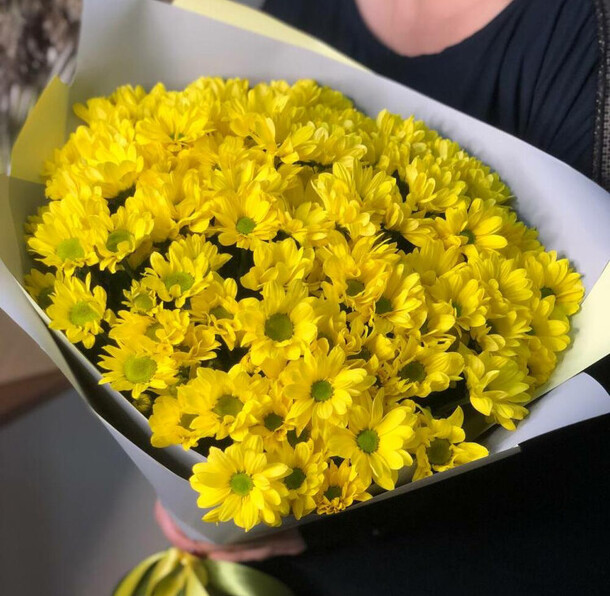Букет из 15 желтых хризантем, артикул F1292108 - 7926 рублей, доставка по городу. Flawery - доставка цветов