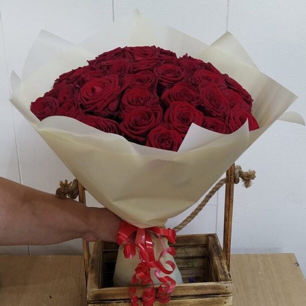 Букет из красных роз, артикул F1311479 - 12524 рублей, доставка по городу. Flawery - доставка цветов