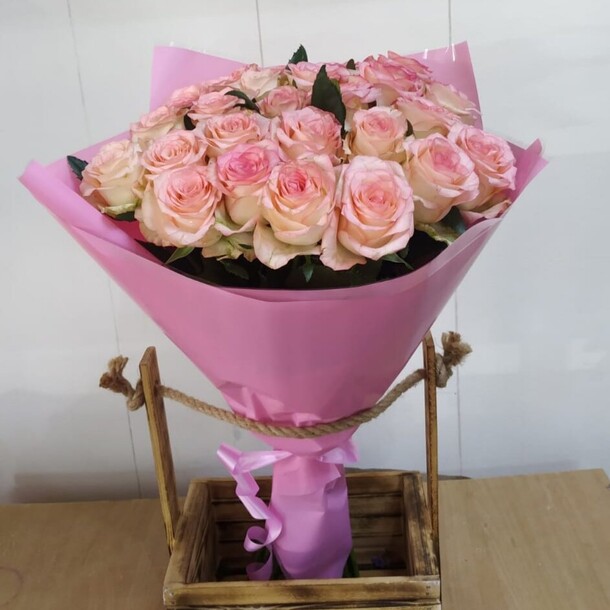 Букет из розовых роз, артикул F1311486 - 11350 рублей, доставка по городу. Flawery - доставка цветов