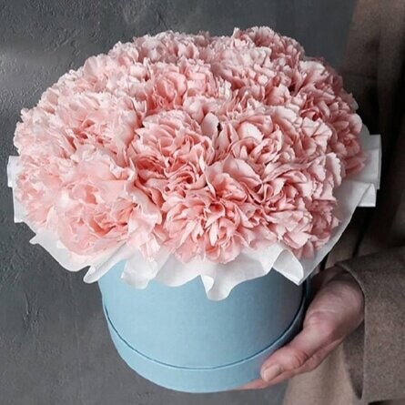 Цветы в коробке, артикул F1326516 - 7986 рублей, доставка по городу. Flawery - доставка цветов