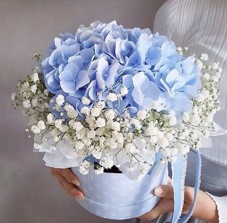 Цветы в коробке, артикул F1326519 - 3751 рублей, доставка по городу. Flawery - доставка цветов