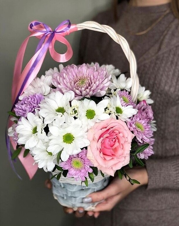 Корзина с цветами, артикул F1326525 - 3449 рублей, доставка по городу. Flawery - доставка цветов