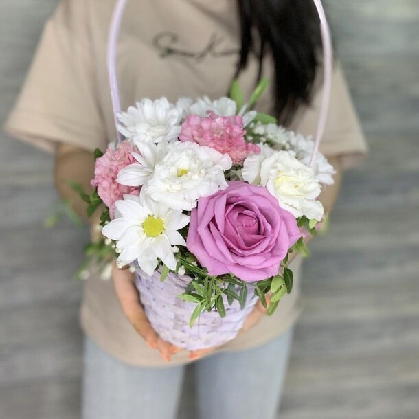 Корзина с цветами, артикул F1326789 - 3509 рублей, доставка по городу. Flawery - доставка цветов