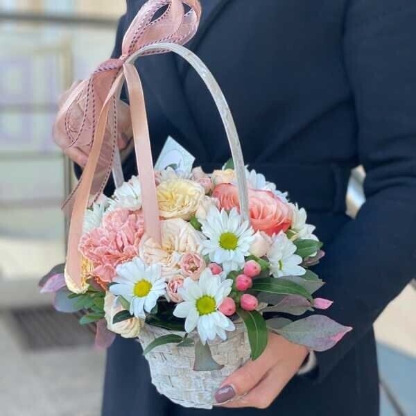 Корзина с цветами, артикул F1326803 - 3449 рублей, доставка по городу. Flawery - доставка цветов