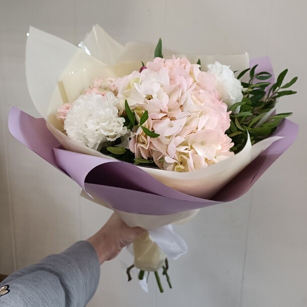 Спокойный оттенок, артикул F1331140 - 3122 рублей, доставка по городу. Flawery - доставка цветов