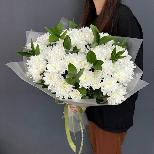 Букет из кустовых хризантем "облачко", артикул F1349950 - 7081 рублей, доставка по городу. Flawery - доставка цветов