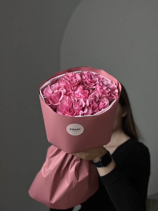 Букет комплимент из кружевных роз, артикул F1204272 - 3000 рублей, доставка по городу. Flawery - доставка цветов