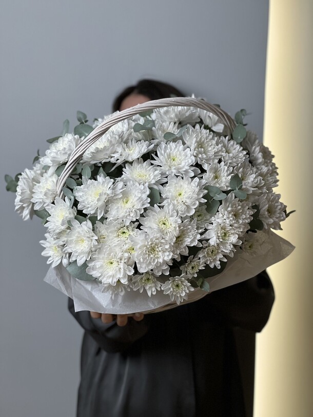 Шикарная корзина хризантем, артикул F1241339 - 10200 рублей, доставка по городу. Flawery - доставка цветов