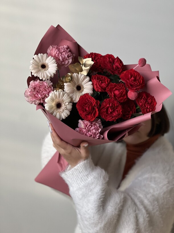 Яркий букет💐🎀, артикул F1241681 - 3900 рублей, доставка по городу. Flawery - доставка цветов