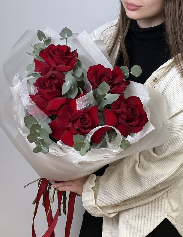 Романтичные красные розы, артикул F1249495 - 3120 рублей, доставка по городу. Flawery - доставка цветов