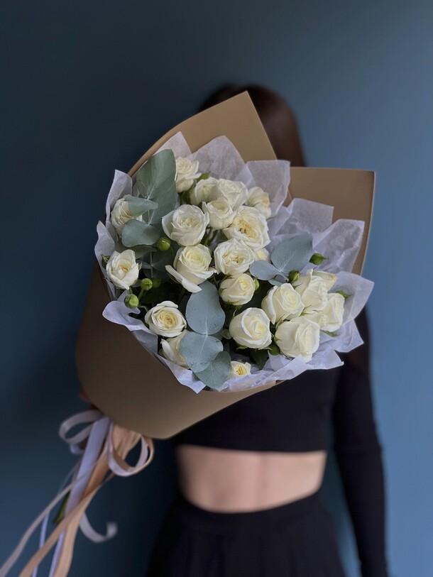 Белые розы, артикул F1210176 - 3850 рублей, доставка по городу. Flawery - доставка цветов