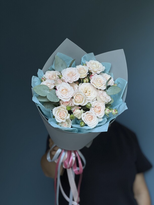 Кустовой комплимент, артикул F1211197 - 2450 рублей, доставка по городу. Flawery - доставка цветов