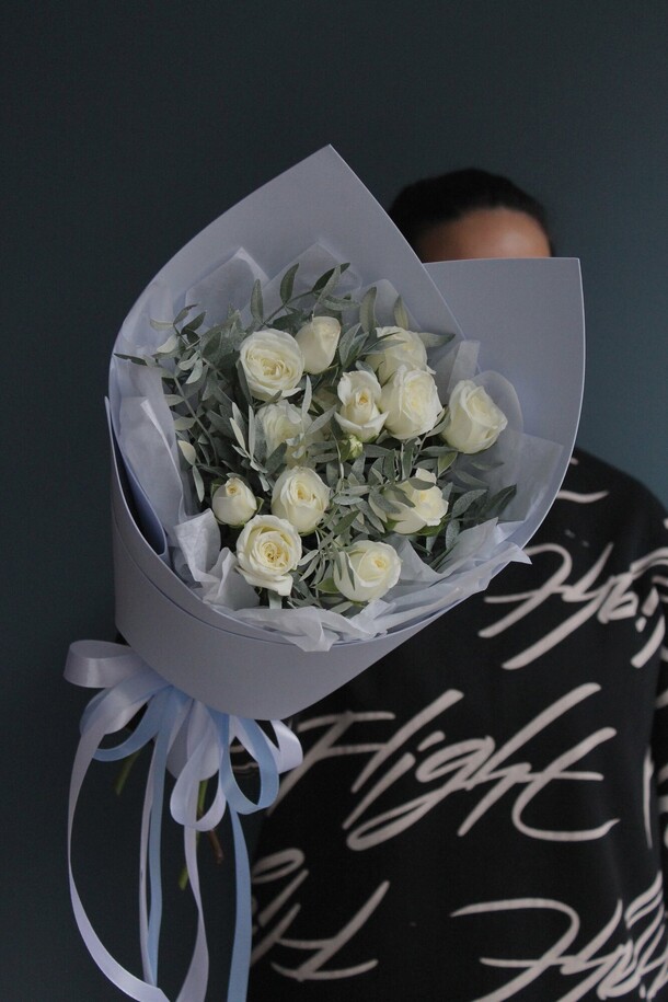 Снежные розы, артикул F1219105 - 2650 рублей, доставка по городу. Flawery - доставка цветов