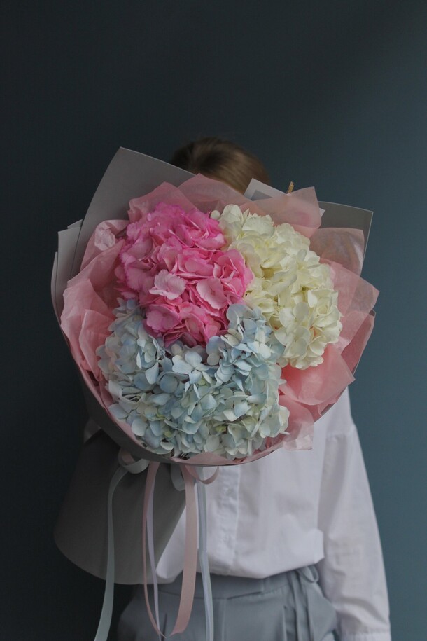 Трио гортензий, артикул F1230596 - 4500 рублей, доставка по городу. Flawery - доставка цветов