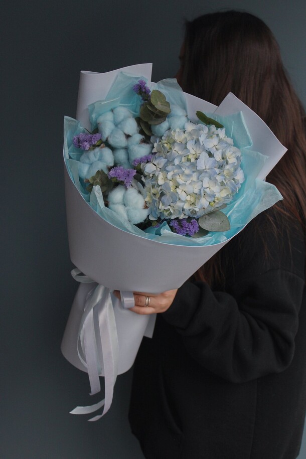 Гортензия и хлопок, артикул F1237511 - 2890 рублей, доставка по городу. Flawery - доставка цветов