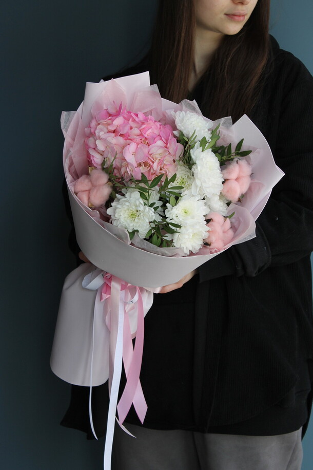 Розовая гортензия, артикул F1246913 - 3550 рублей, доставка по городу. Flawery - доставка цветов