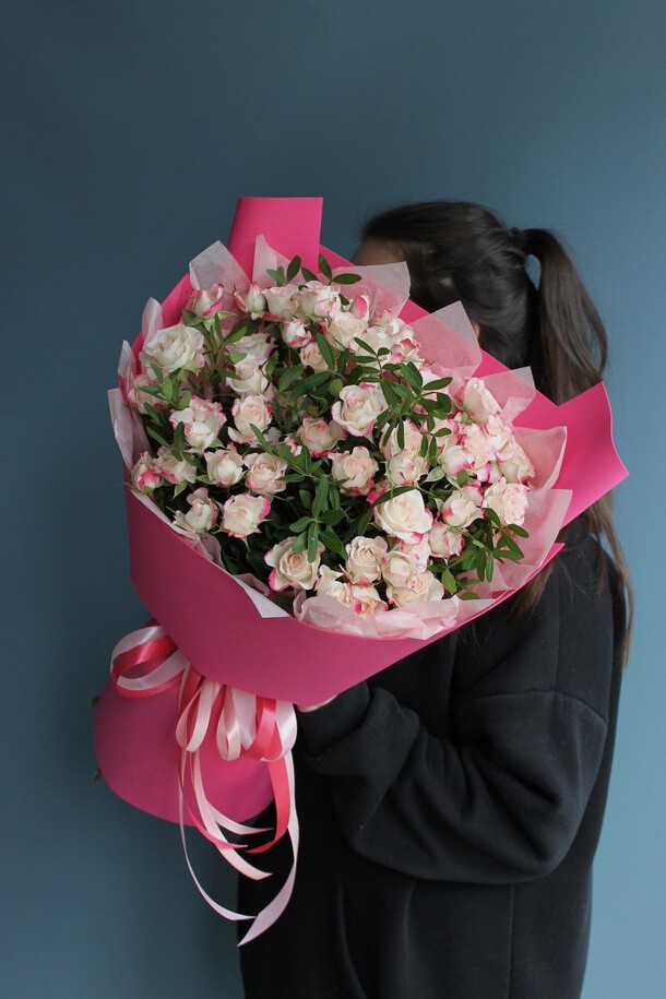 Кустовая роза «рефлекс», артикул F1264757 - 5600 рублей, доставка по городу. Flawery - доставка цветов