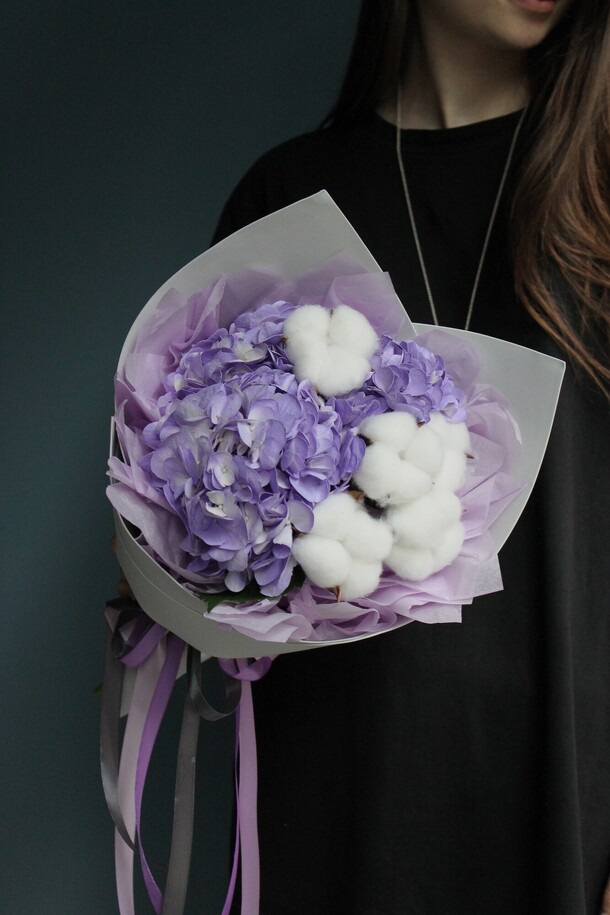 Гортензия и хлопок, артикул F1307878 - 2100 рублей, доставка по городу. Flawery - доставка цветов