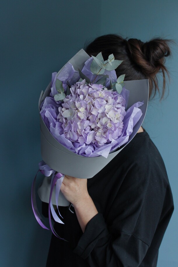 Гортензия и эвкалипт, артикул F1332363 - 2100 рублей, доставка по городу. Flawery - доставка цветов