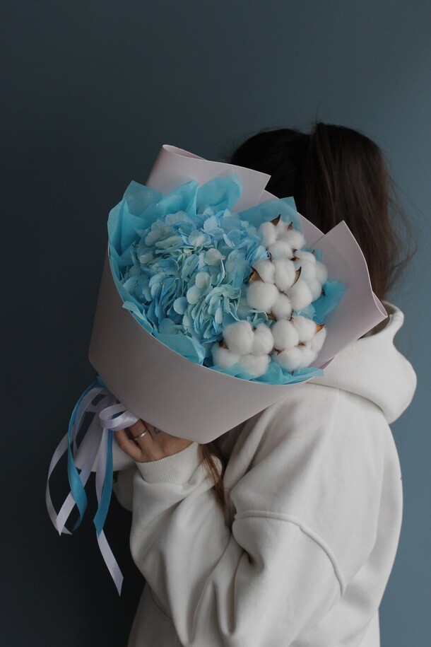 Гортензия и хлопок, артикул F1356873 - 2100 рублей, доставка по городу. Flawery - доставка цветов