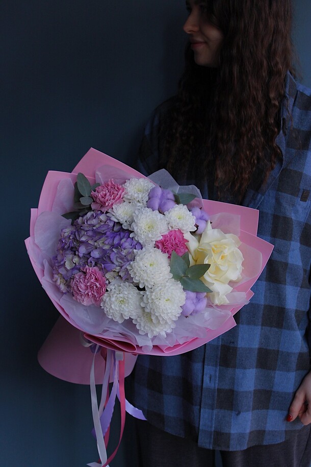 Букет с гортензией, артикул F1364256 - 5200 рублей, доставка по городу. Flawery - доставка цветов