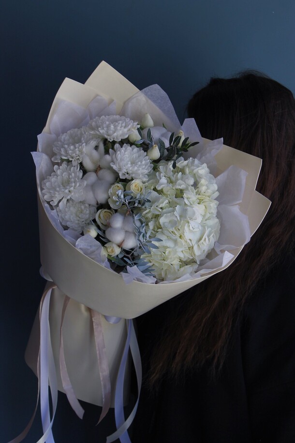 Сборный букет, артикул F1384788 - 4800 рублей, доставка по городу. Flawery - доставка цветов