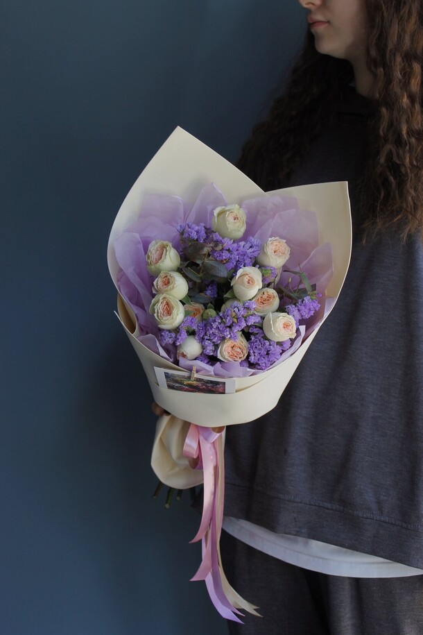 Rose and statitca, артикул F1402186 - 2926 рублей, доставка по городу. Flawery - доставка цветов