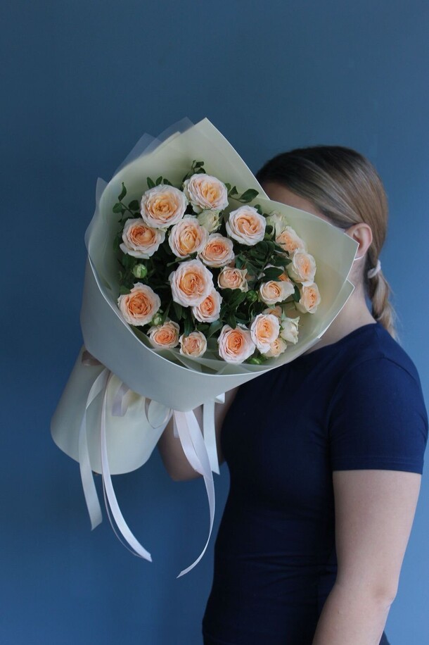 Кустовые розы, артикул F1411876 - 3146 рублей, доставка по городу. Flawery - доставка цветов